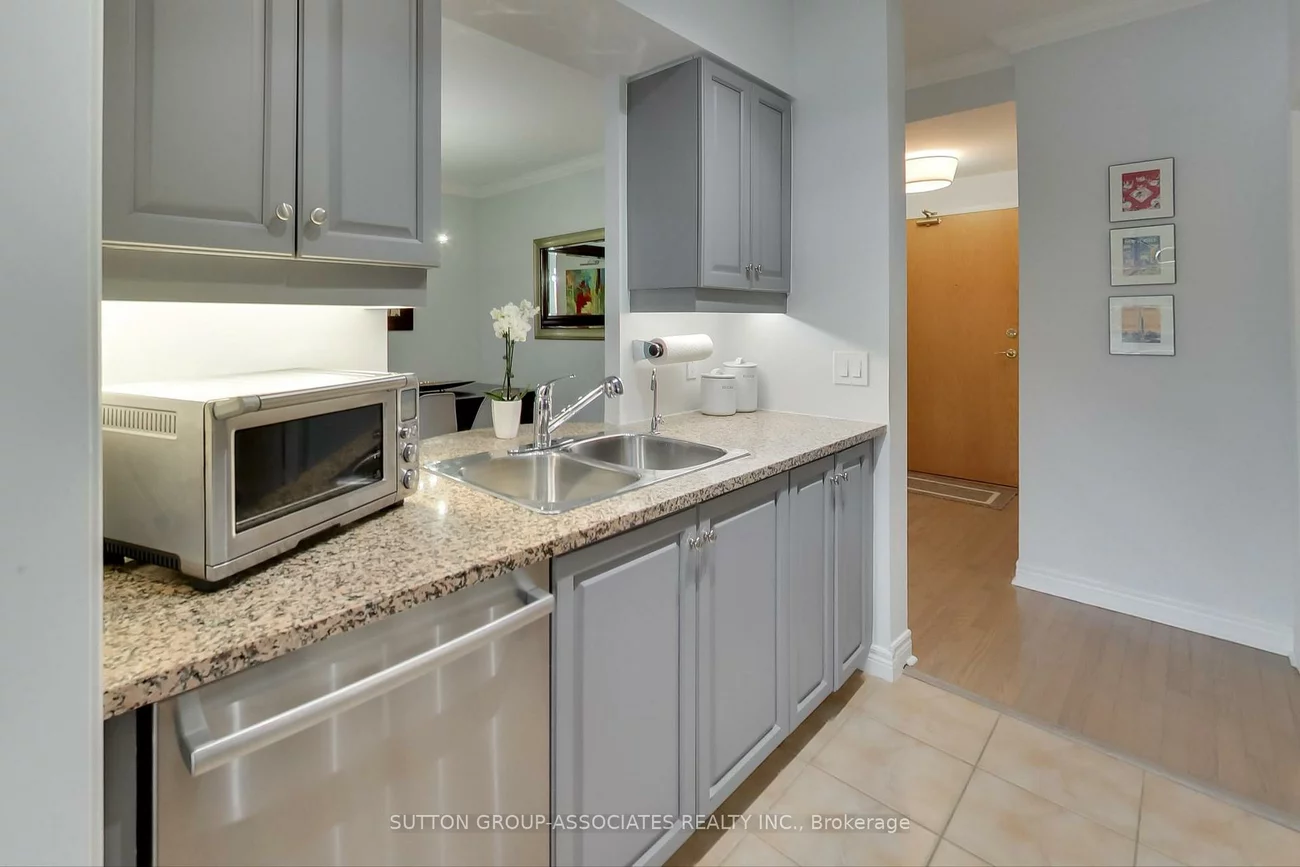 2, Edith, Yonge-Eglinton, Toronto