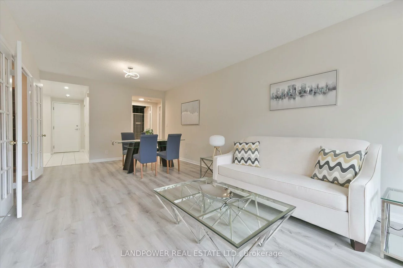 28, Sommerset, Willowdale East, Toronto