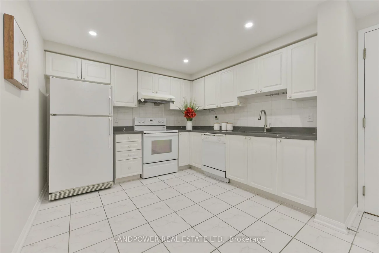 28, Sommerset, Willowdale East, Toronto
