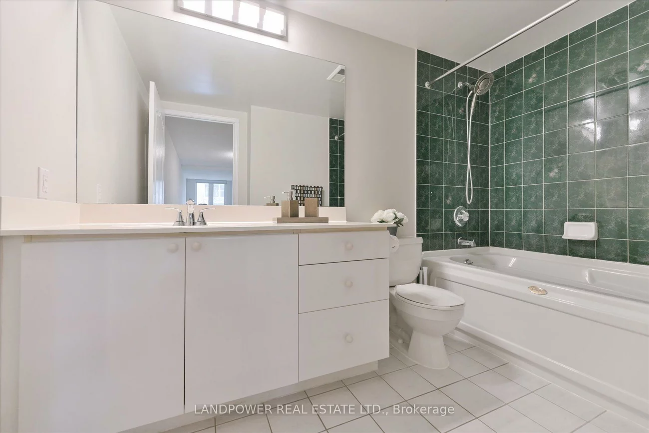 28, Sommerset, Willowdale East, Toronto