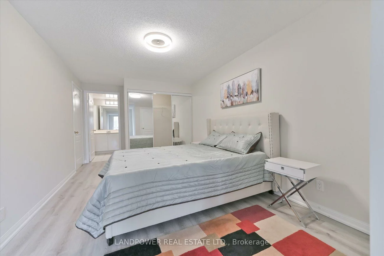 28, Sommerset, Willowdale East, Toronto