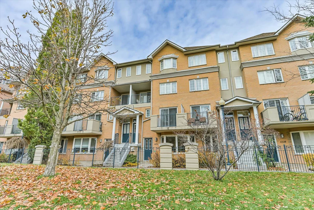 28, Sommerset, Willowdale East, Toronto