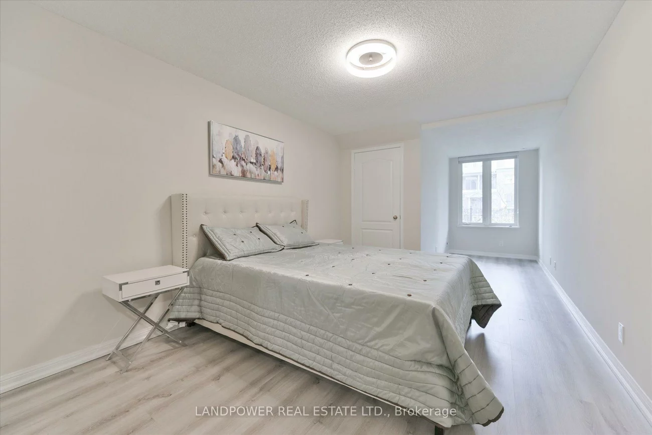 28, Sommerset, Willowdale East, Toronto