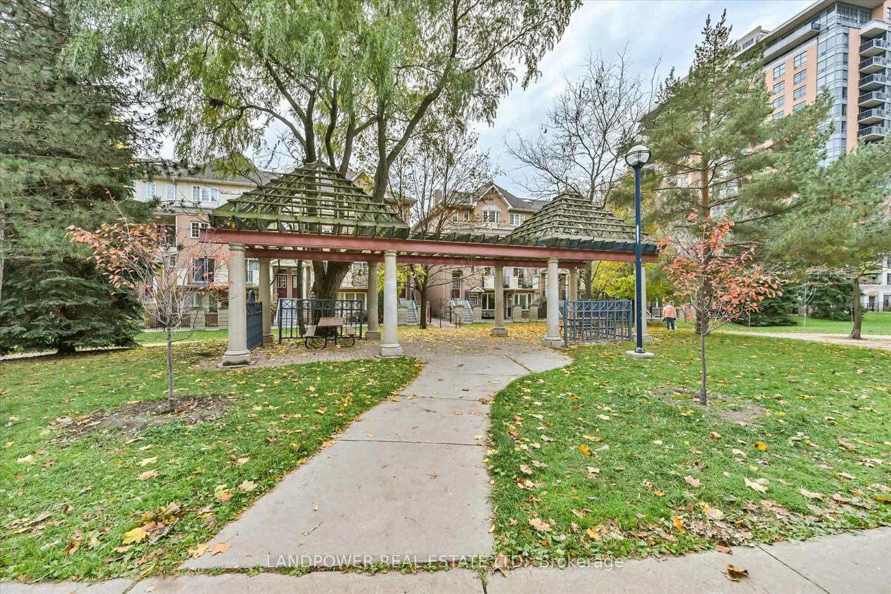 28, Sommerset, Willowdale East, Toronto