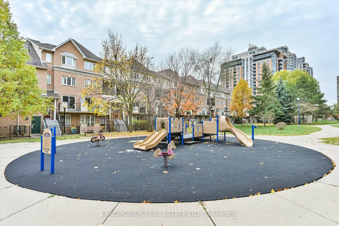 28, Sommerset, Willowdale East, Toronto