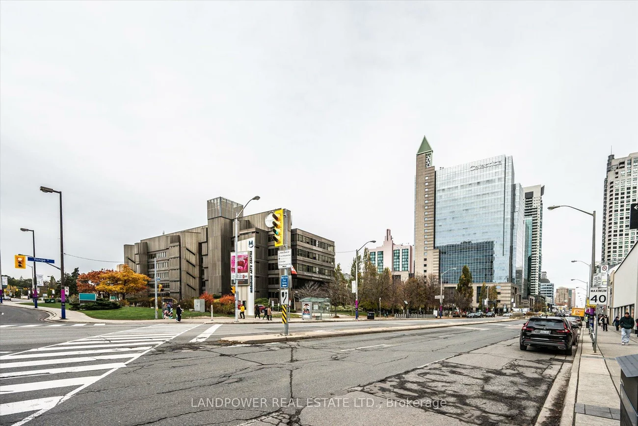 28, Sommerset, Willowdale East, Toronto