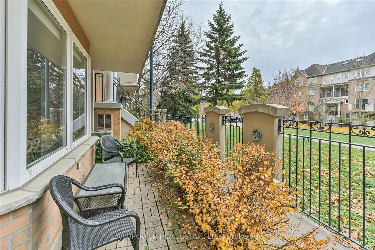 28, Sommerset, Willowdale East, Toronto