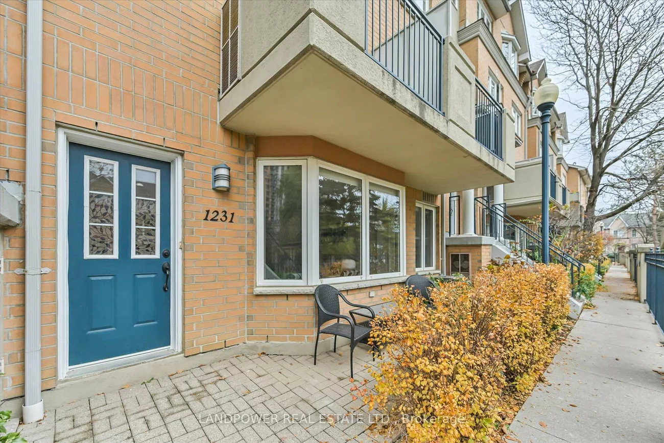 28, Sommerset, Willowdale East, Toronto