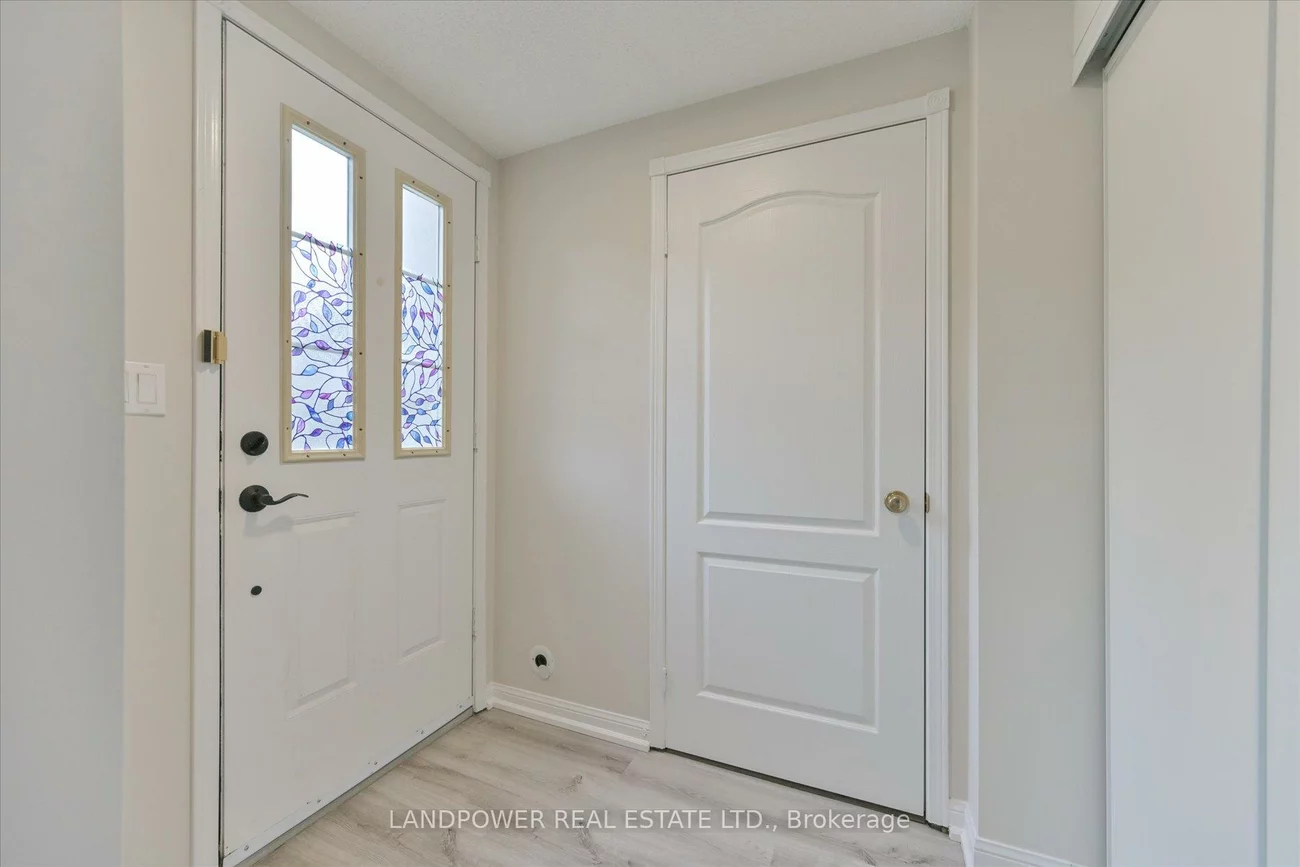 28, Sommerset, Willowdale East, Toronto