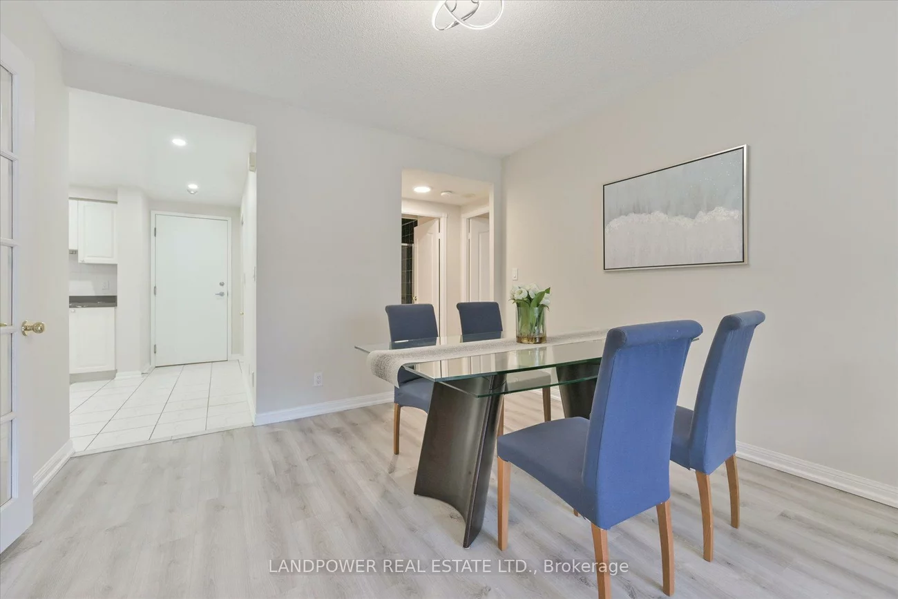 28, Sommerset, Willowdale East, Toronto