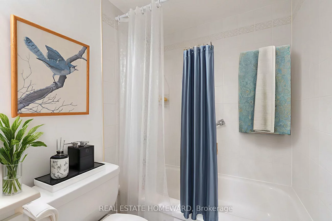 205, Wynford, Flemingdon Park, Toronto