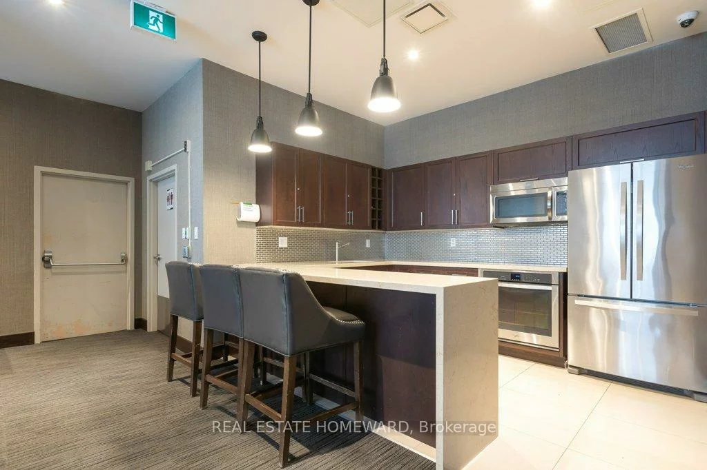 205, Wynford, Flemingdon Park, Toronto