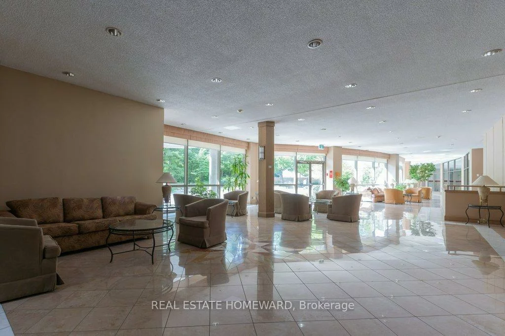 205, Wynford, Flemingdon Park, Toronto