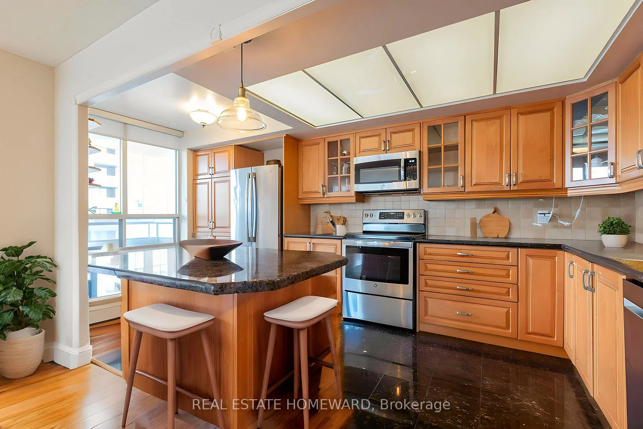 205, Wynford, Flemingdon Park, Toronto