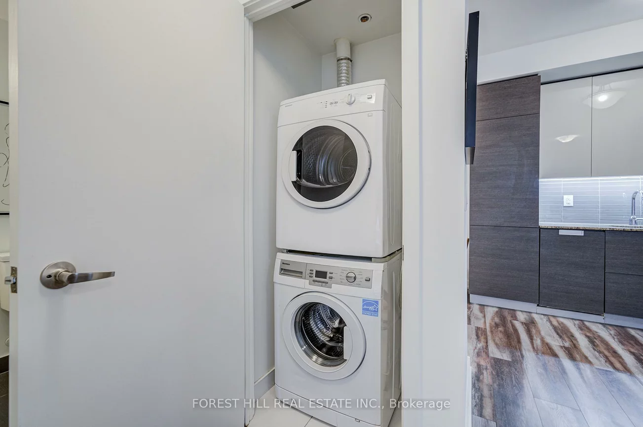 210, Simcoe, Kensington-Chinatown, Toronto