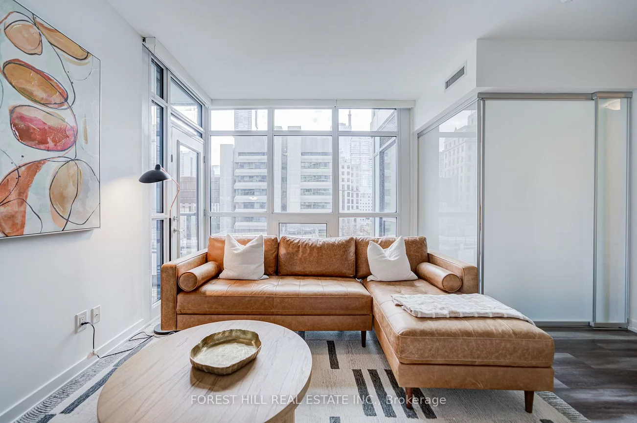 210, Simcoe, Kensington-Chinatown, Toronto