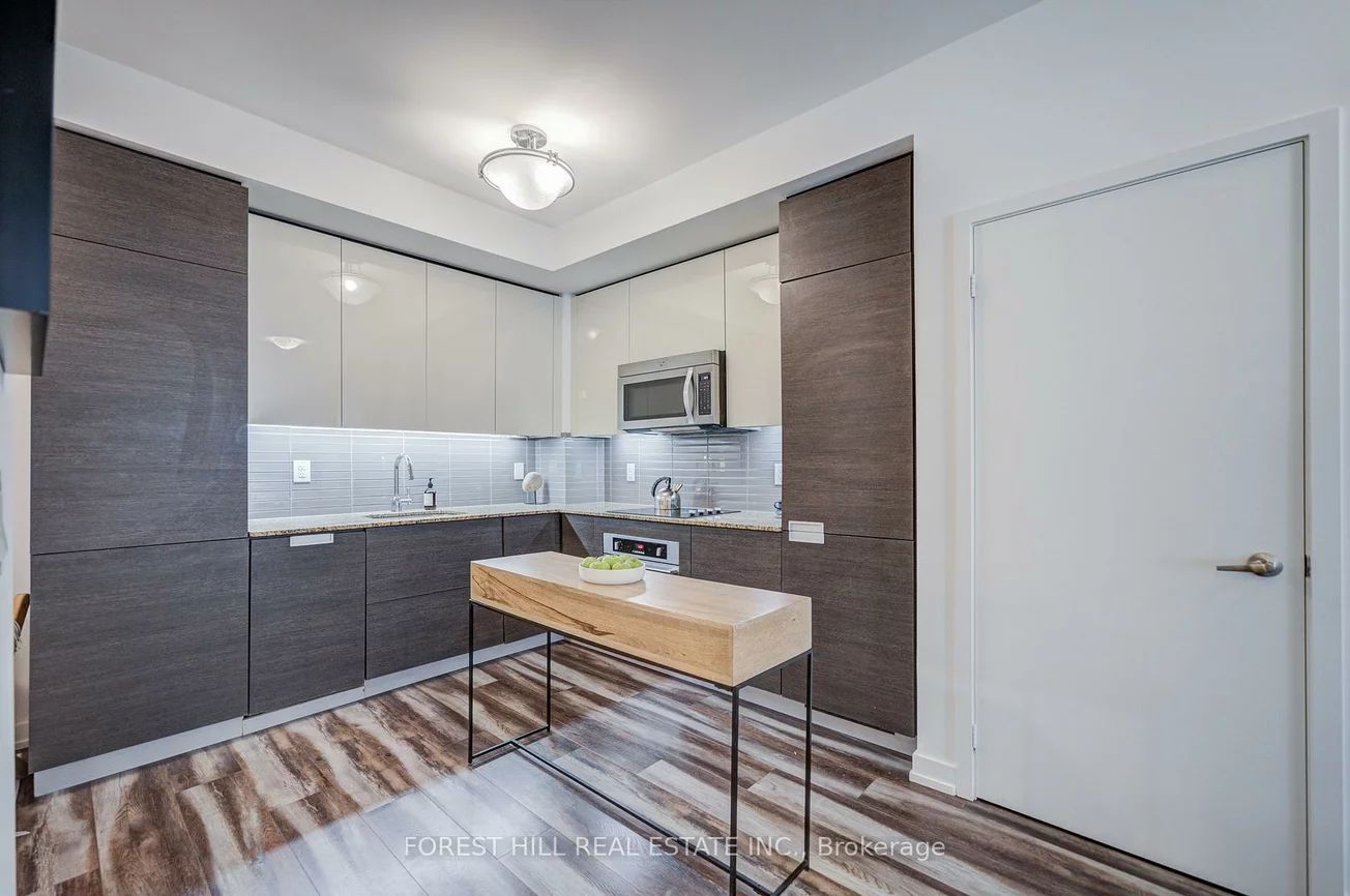 210, Simcoe, Kensington-Chinatown, Toronto