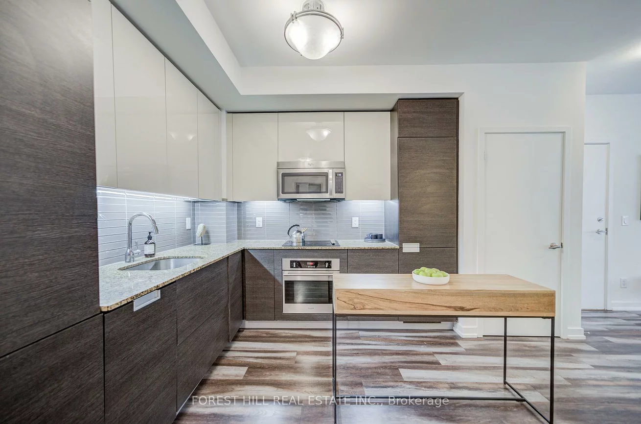 210, Simcoe, Kensington-Chinatown, Toronto