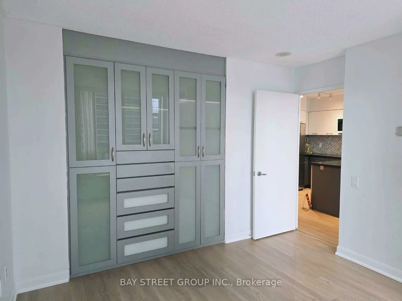 33, Sheppard, Willowdale East, Toronto