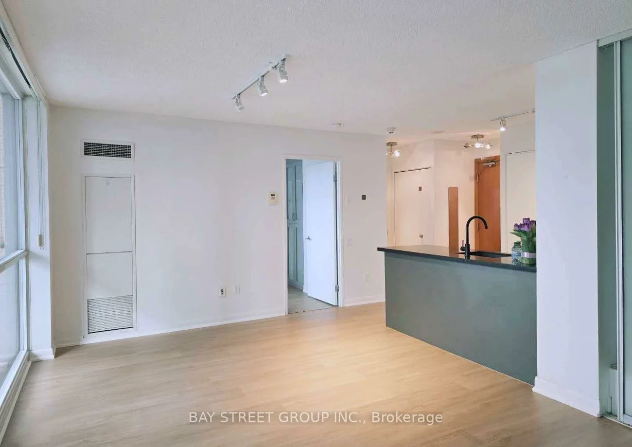 33, Sheppard, Willowdale East, Toronto