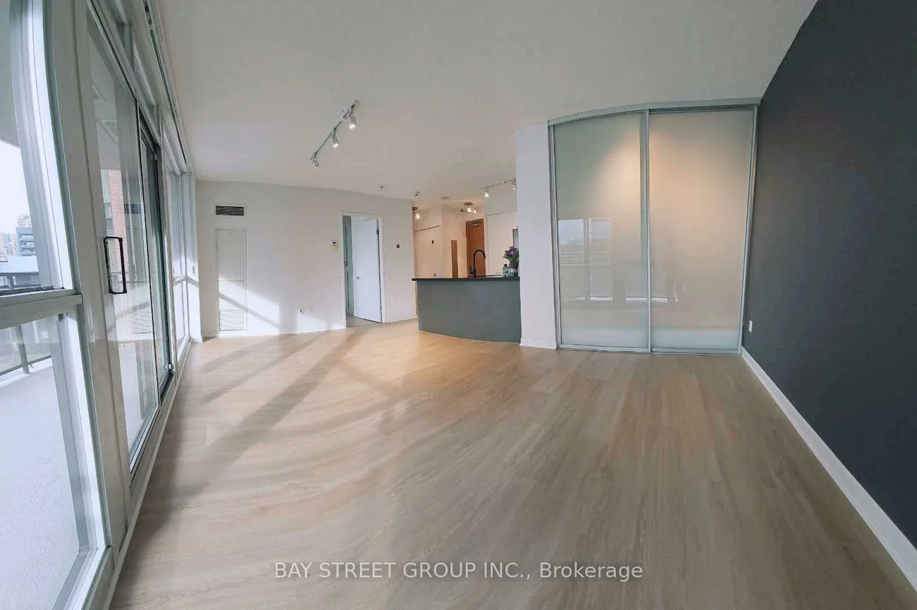 33, Sheppard, Willowdale East, Toronto