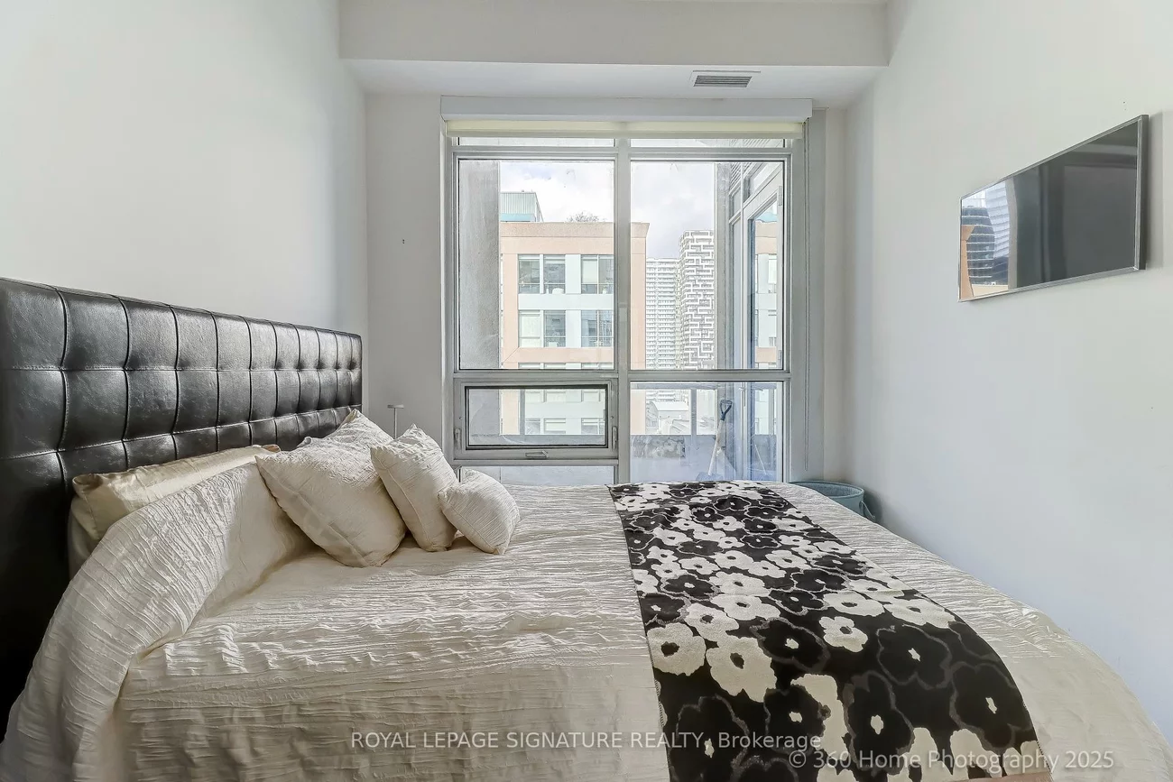 88, Scott, Church-Yonge Corridor, Toronto