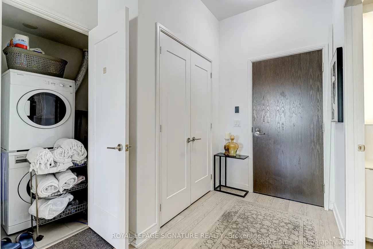 88, Scott, Church-Yonge Corridor, Toronto