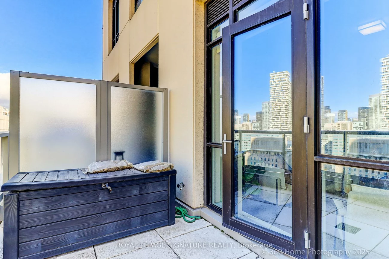 88, Scott, Church-Yonge Corridor, Toronto