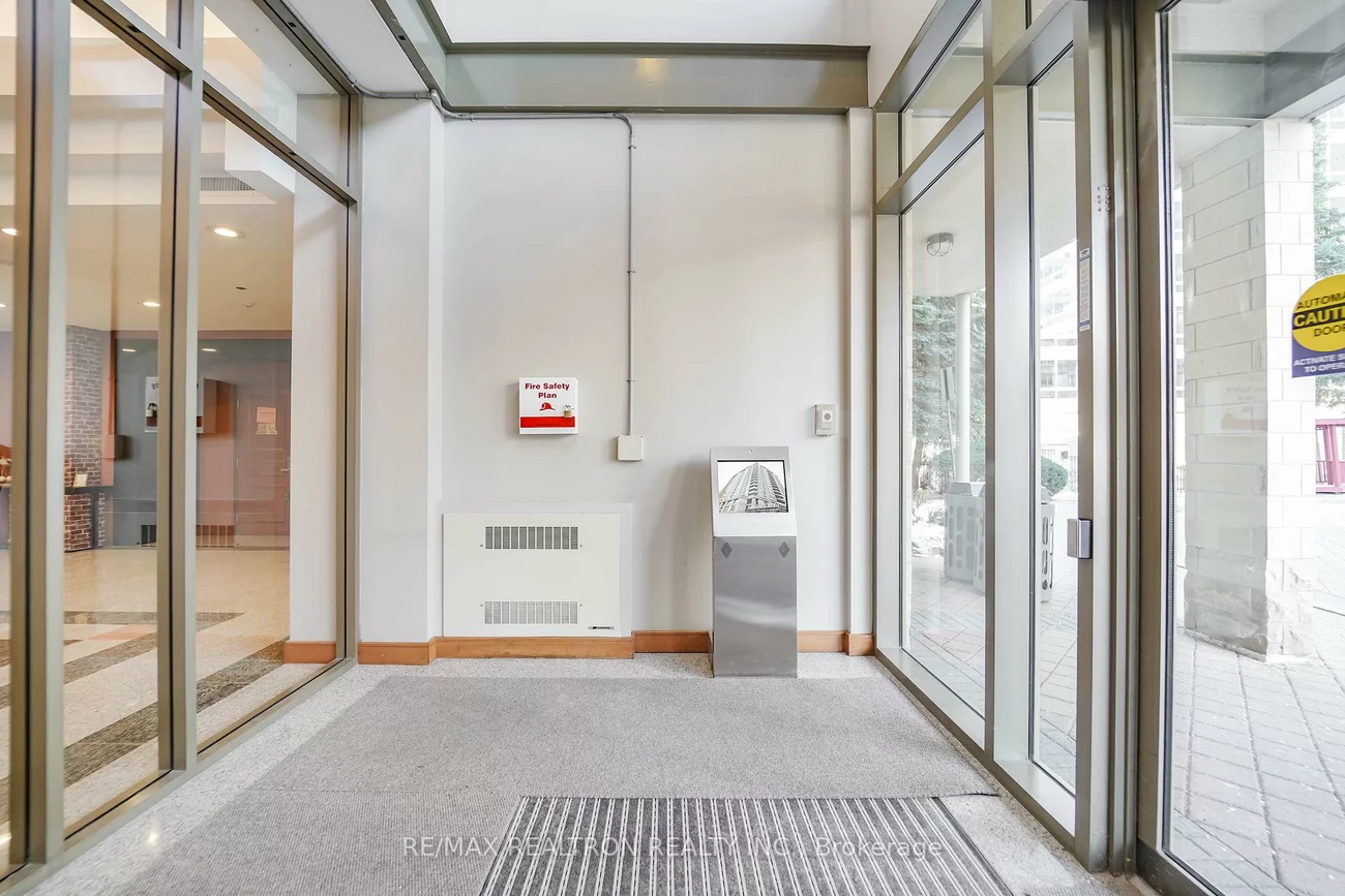 256, Doris, Willowdale East, Toronto