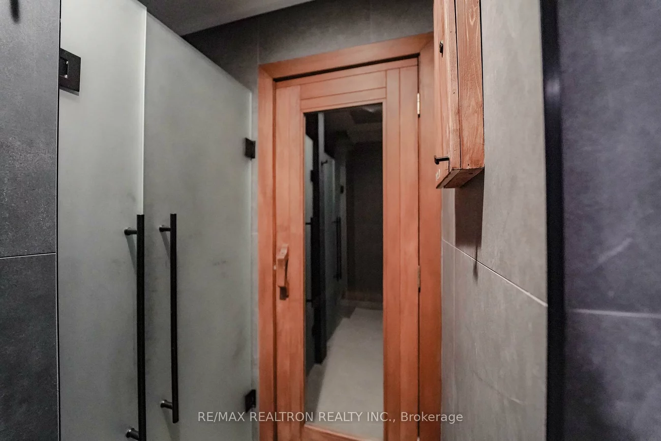 256, Doris, Willowdale East, Toronto