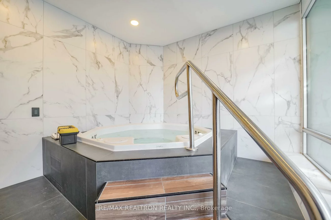 256, Doris, Willowdale East, Toronto