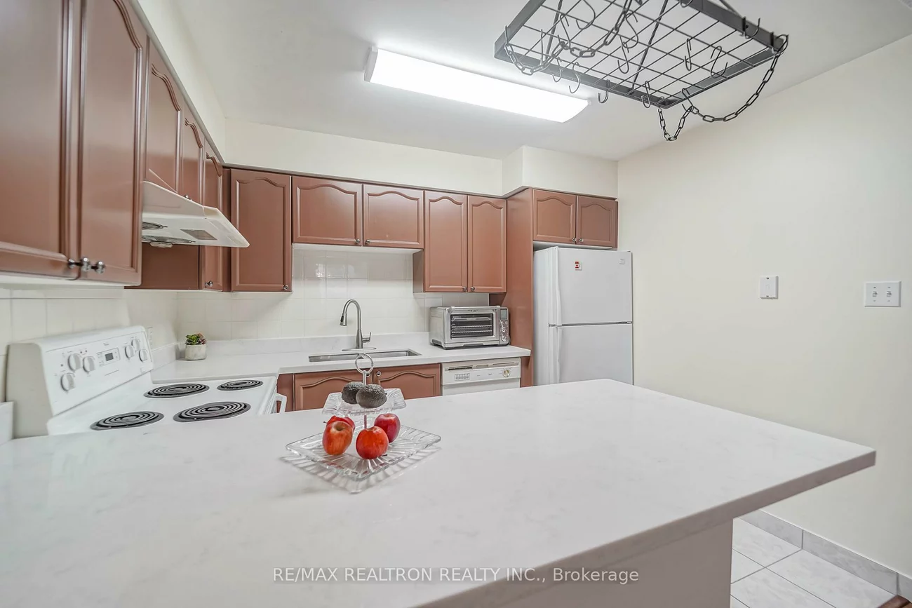 256, Doris, Willowdale East, Toronto