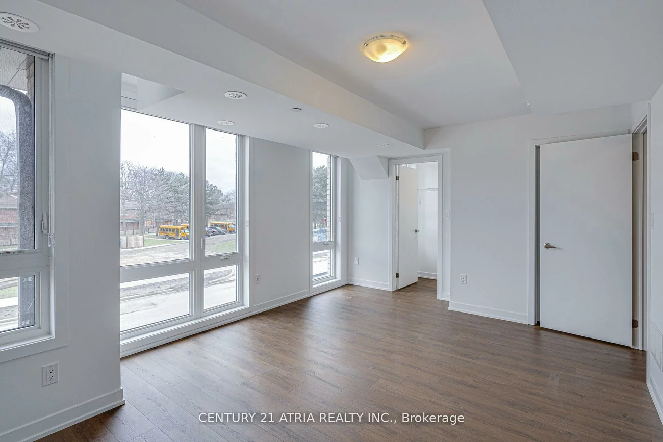 28, Turtle Island, Englemount-Lawrence, Toronto