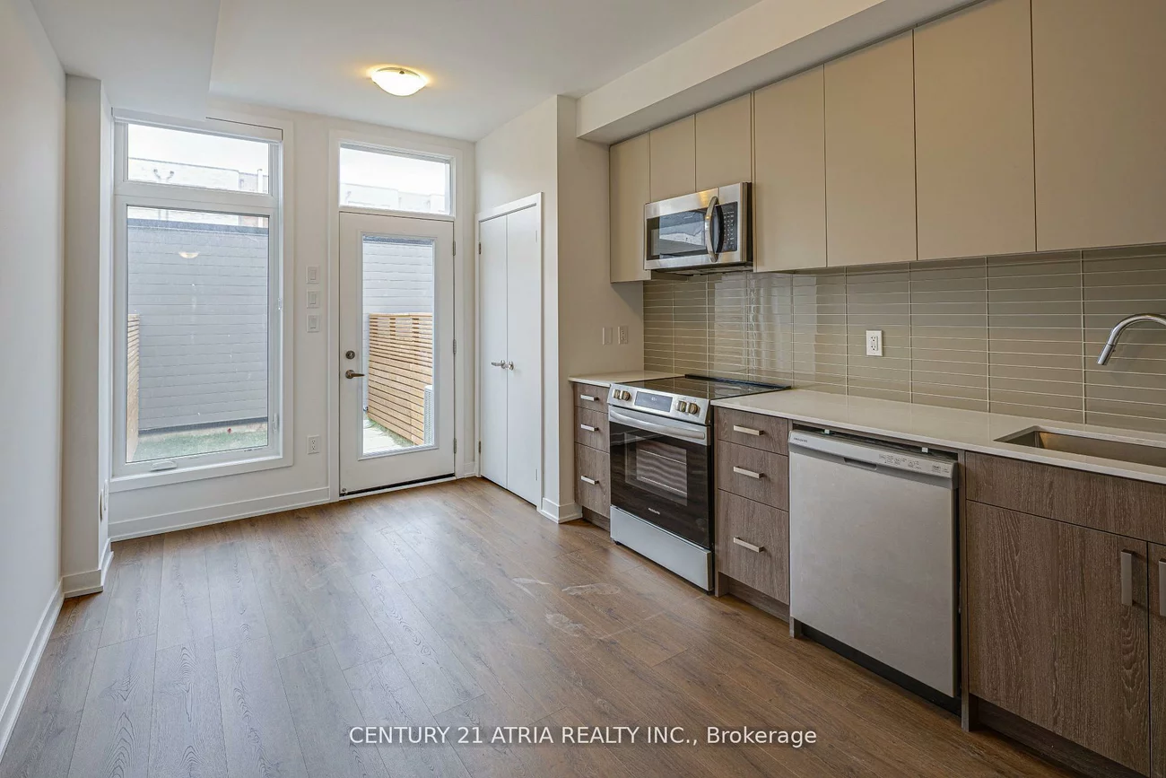 28, Turtle Island, Englemount-Lawrence, Toronto