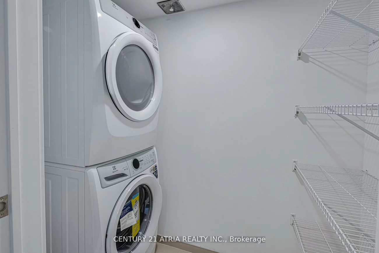 28, Turtle Island, Englemount-Lawrence, Toronto