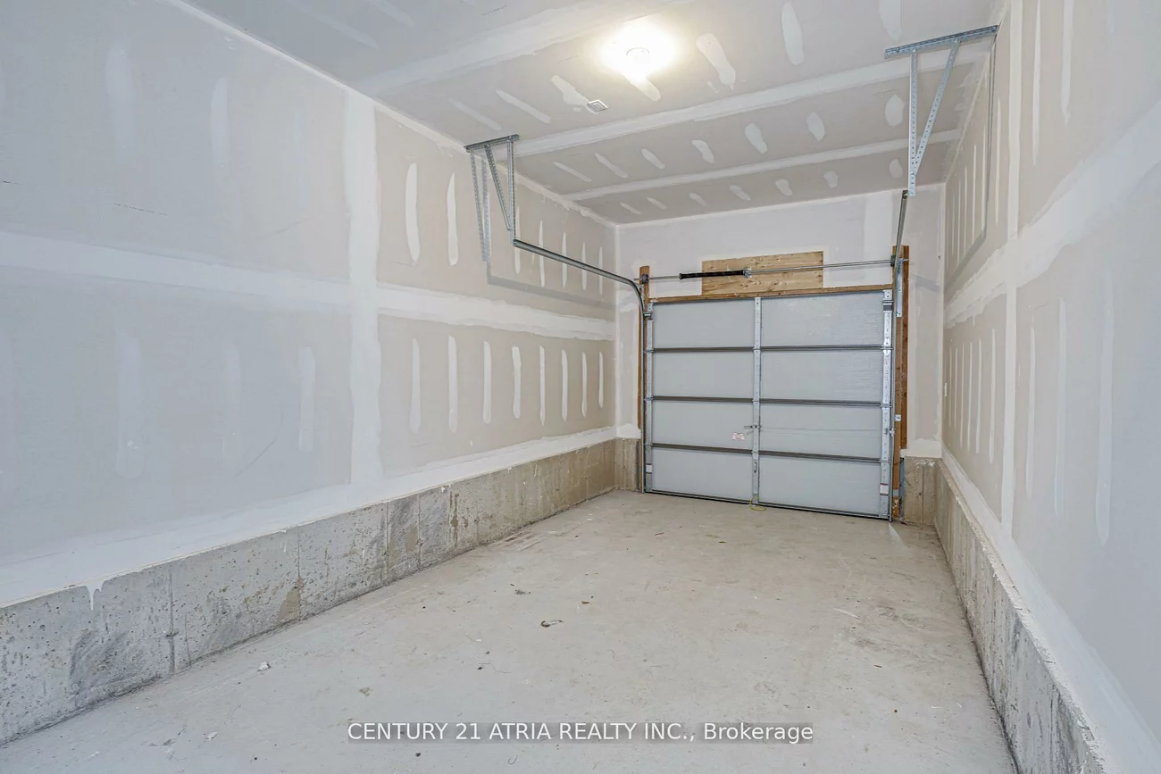 28, Turtle Island, Englemount-Lawrence, Toronto