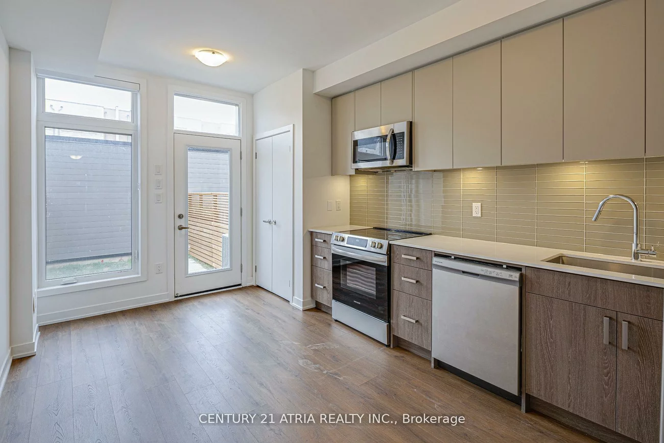 28, Turtle Island, Englemount-Lawrence, Toronto