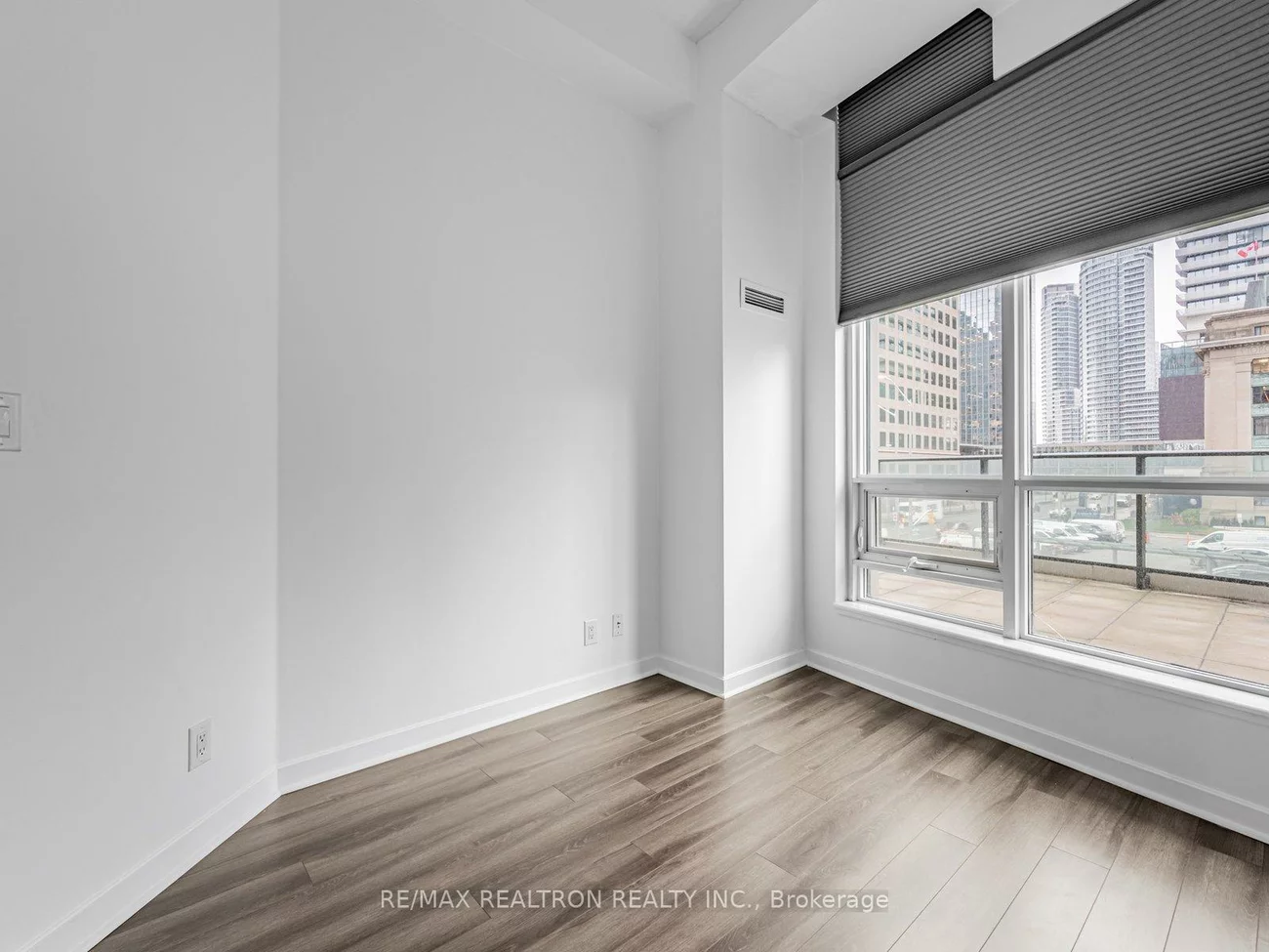 33, Bay, Waterfront Communities C1, Toronto