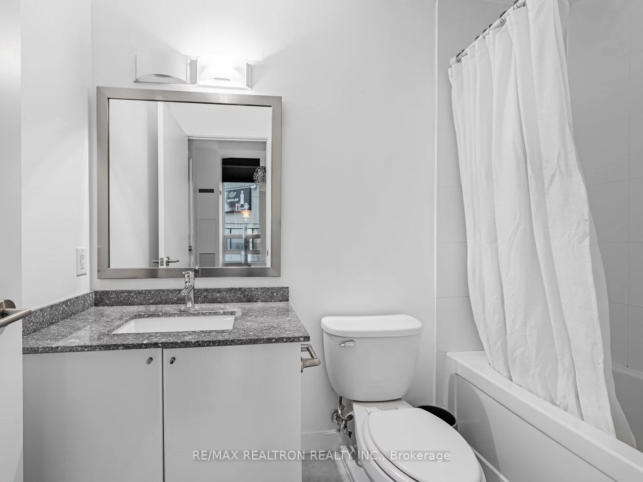 33, Bay, Waterfront Communities C1, Toronto