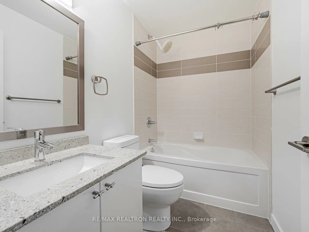 33, Bay, Waterfront Communities C1, Toronto