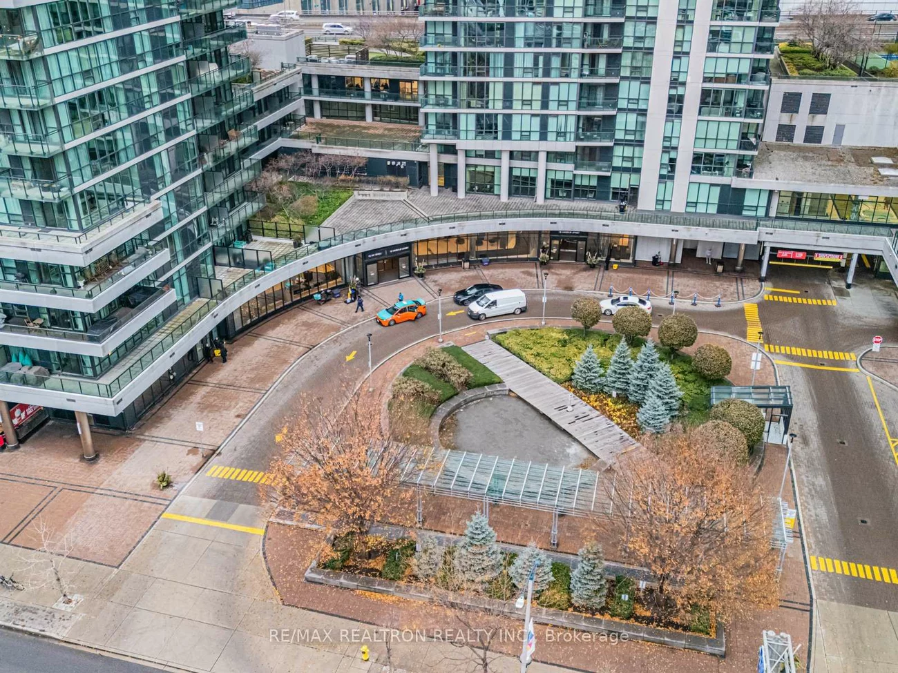 33, Bay, Waterfront Communities C1, Toronto