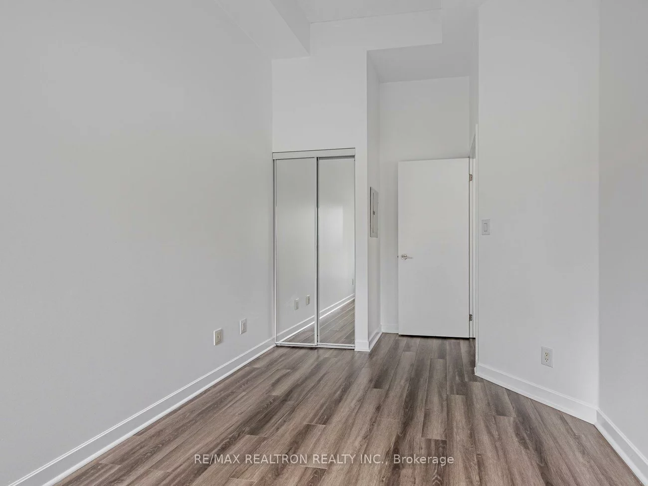 33, Bay, Waterfront Communities C1, Toronto