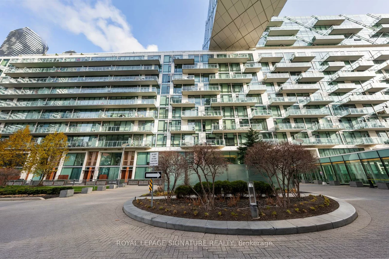39, Queens, Waterfront Communities C8, Toronto