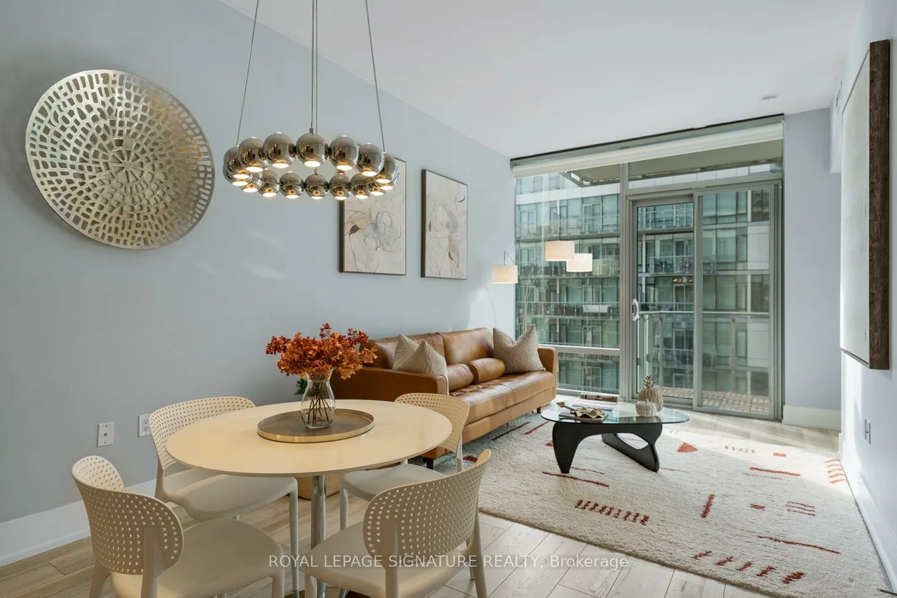 39, Queens, Waterfront Communities C8, Toronto