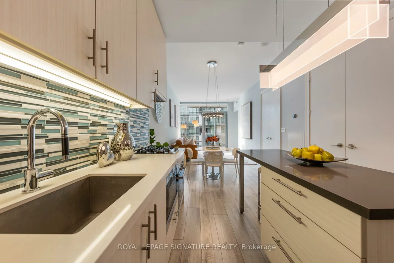 39, Queens, Waterfront Communities C8, Toronto