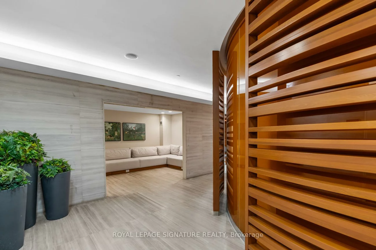 39, Queens, Waterfront Communities C8, Toronto