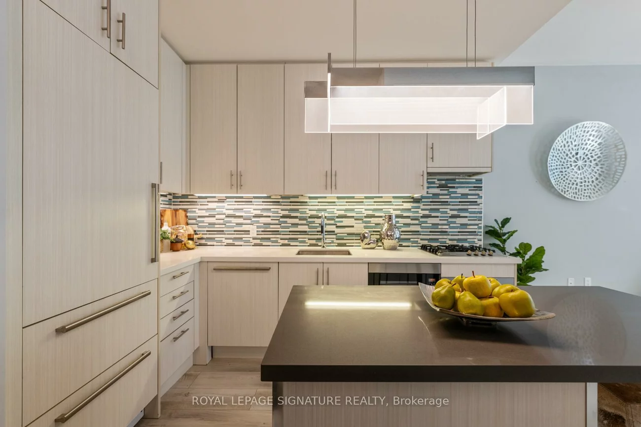 39, Queens, Waterfront Communities C8, Toronto