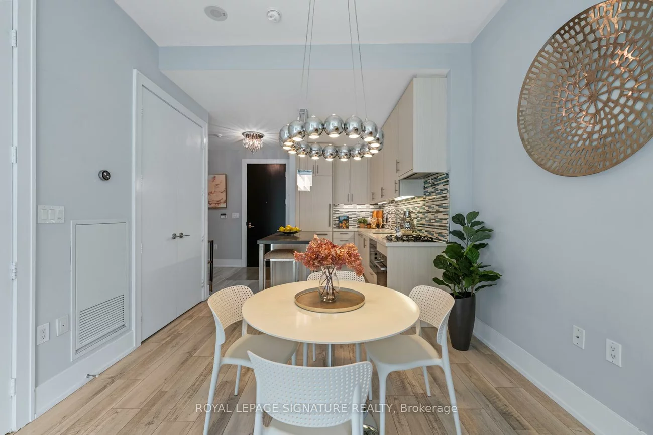 39, Queens, Waterfront Communities C8, Toronto