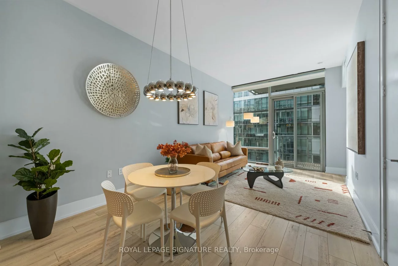 39, Queens, Waterfront Communities C8, Toronto