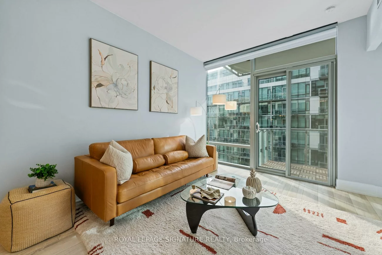 39, Queens, Waterfront Communities C8, Toronto